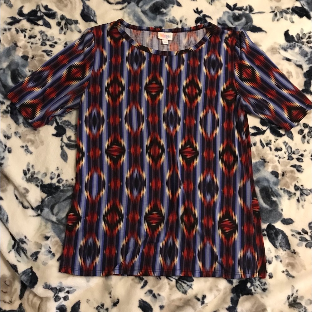 😍🛍Lularoe shirt size Large